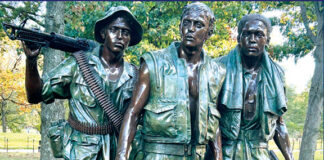 The Vietnam Veterans Memorial Brings People Together to Pay Respects to Fallen